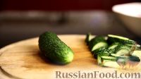 Фото приготовления рецепта: Простой весенний салат с редиской - шаг №2