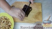 Фото приготовления рецепта: Домашние шоколадные конфеты с орехами и клюквой - шаг №4