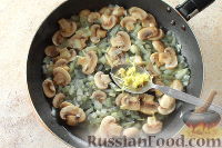Фото приготовления рецепта: Маринованные кабачки с чесноком и укропом (на зиму) - шаг №6