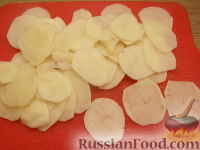 Фото приготовления рецепта: Картофельные чипсы в микроволновке - шаг №1