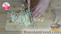 Фото приготовления рецепта: Салат из капусты с омлетом - шаг №5