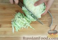 Фото приготовления рецепта: Салат из капусты с омлетом - шаг №1