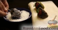 Фото приготовления рецепта: Клубника в шоколаде (четыре вкуса) - шаг №11