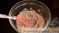 Фото приготовления рецепта: Простой шоколадный кекс - шаг №6