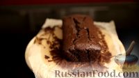 Фото приготовления рецепта: Простой шоколадный кекс - шаг №12