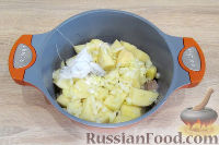 Фото приготовления рецепта: Шкиперский горшочек (картофель, тушенный с говядиной) - шаг №7