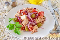 Фото к рецепту: Салат с тунцом, сыром и красным луком