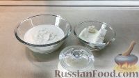 Фото приготовления рецепта: Торт из оладий с творожно-сметанным кремом - шаг №10