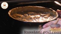 Фото приготовления рецепта: Заливной песочный пирог с грибами, ветчиной и сыром - шаг №20