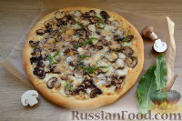 Фото к рецепту: Пицца с грибами и козьим сыром