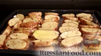 Фото приготовления рецепта: Молодая картошка, запечённая в духовке - шаг №4
