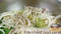 Фото приготовления рецепта: Салат с кальмарами - шаг №8