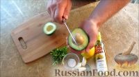 Фото приготовления рецепта: Домашний майонез из авокадо - шаг №2