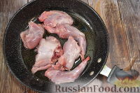 Фото приготовления рецепта: Кролик, тушенный в вине - шаг №4