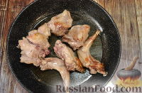Фото приготовления рецепта: Кролик, тушенный в вине - шаг №5