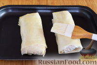 Фото приготовления рецепта: Рулеты из теста фило с крабовыми палочками и сыром - шаг №13