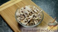 Фото приготовления рецепта: Запеченный молодой картофель со сливочно-грибным соусом - шаг №5