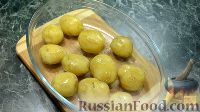 Фото приготовления рецепта: Запеченный молодой картофель со сливочно-грибным соусом - шаг №3