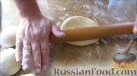 Фото приготовления рецепта: Заливной пирог на молоке, с пряной картофельной начинкой и сыром - шаг №18