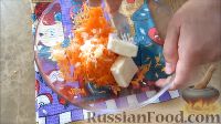 Фото приготовления рецепта: Рулетики из кабачков с морковью и плавленым сыром - шаг №5