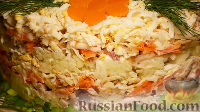 Фото к рецепту: Слоеный салат с копченой курицей и колбасным сыром
