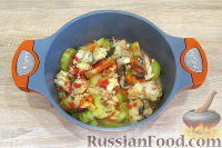 Фото приготовления рецепта: Гречка с брюссельской капустой, луком-пореем и морковью - шаг №4