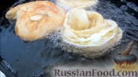 Фото приготовления рецепта: Макароны в сливочном соусе с мидиями и сыром - шаг №2