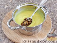 Фото приготовления рецепта: Суп-пюре из цветной капусты с шампиньонами - шаг №12