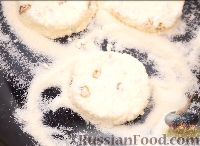 Фото приготовления рецепта: Нежные сырники без муки - шаг №3