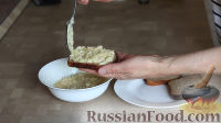 Фото приготовления рецепта: Жареные бутерброды с луком - шаг №4