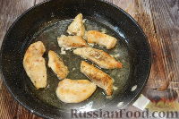 Фото приготовления рецепта: Курица с грибами и портвейном - шаг №8