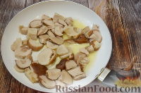 Фото приготовления рецепта: Курица с грибами и портвейном - шаг №9