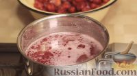 Фото приготовления рецепта: Густое клубничное варенье с целыми ягодами - шаг №3