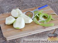 Фото приготовления рецепта: Салат с пекинской капустой, куриным филе и яблоками - шаг №4