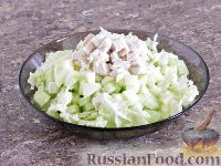 Фото приготовления рецепта: Салат с пекинской капустой, куриным филе и яблоками - шаг №11