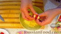 Фото приготовления рецепта: Помидоры-полосатики (закуска с сыром и чесноком) - шаг №4