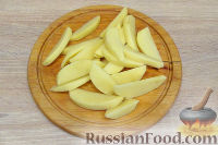Фото приготовления рецепта: Картофель, запеченный с яблоком и перцем - шаг №2