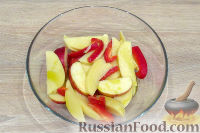 Фото приготовления рецепта: Картофель, запеченный с яблоком и перцем - шаг №4