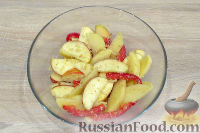 Фото приготовления рецепта: Картофель, запеченный с яблоком и перцем - шаг №5