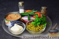 Фото приготовления рецепта: Салат с тунцом и зеленым горошком - шаг №1