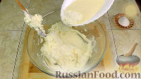 Фото приготовления рецепта: Сырники с изюмом - шаг №3