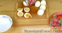 Фото приготовления рецепта: Закуска из яиц "Грибочки боровики" - шаг №2