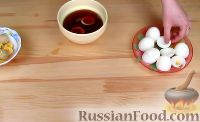 Фото приготовления рецепта: Закуска из яиц "Грибочки боровики" - шаг №3