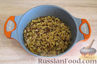 Фото приготовления рецепта: Маджадра (постный плов из чечевицы, риса и жареного лука) - шаг №9