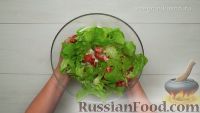 Фото приготовления рецепта: Летний салат с клубникой и сыром фета - шаг №6