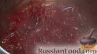 Фото приготовления рецепта: Украинский борщ со свёклой, на свиных рёбрах - шаг №5
