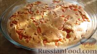 Фото приготовления рецепта: Заливной пирог с ветчиной и сыром - шаг №11