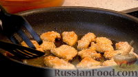 Фото приготовления рецепта: Куриное филе, обжаренное в кунжуте (куриный козинак) - шаг №4