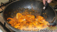 Фото приготовления рецепта: Пикантные жареные креветки к пиву - шаг №9