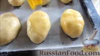 Фото приготовления рецепта: Пирожки с черешней (из дрожжевого теста на кефире) - шаг №9